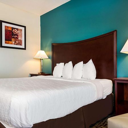 Surestay Plus Hotel By Best Western Topeka Esterno foto