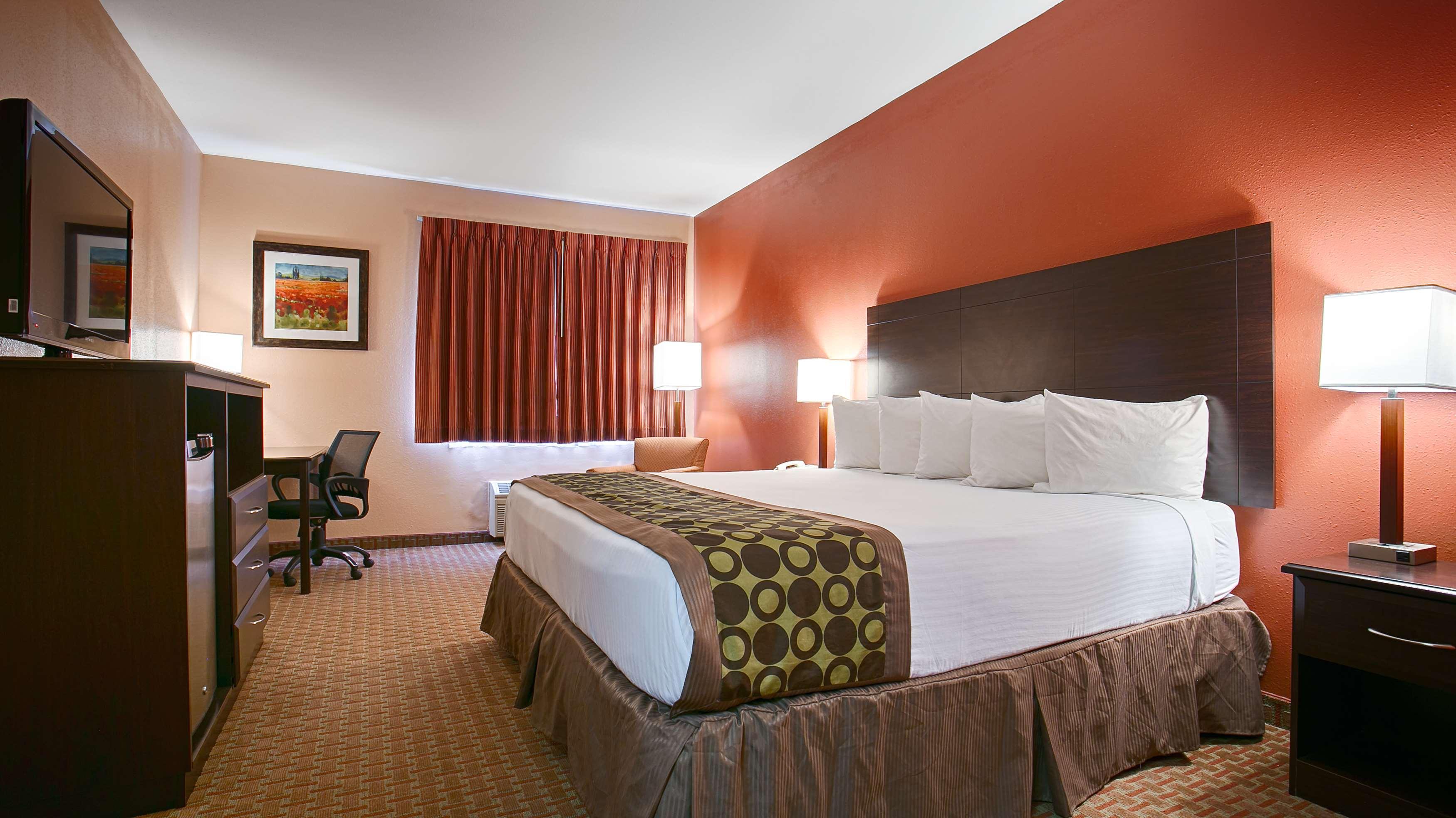 Surestay Plus Hotel By Best Western Topeka Esterno foto