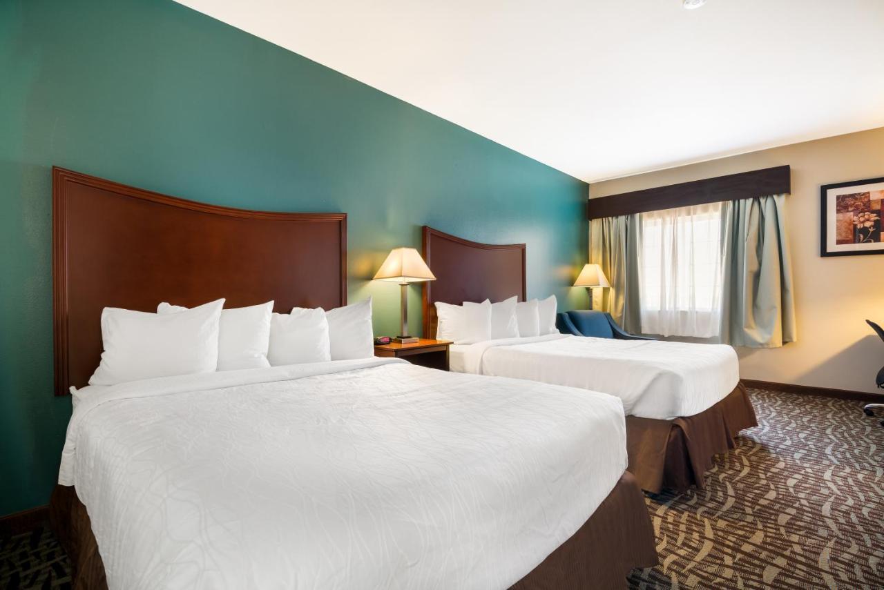 Surestay Plus Hotel By Best Western Topeka Esterno foto