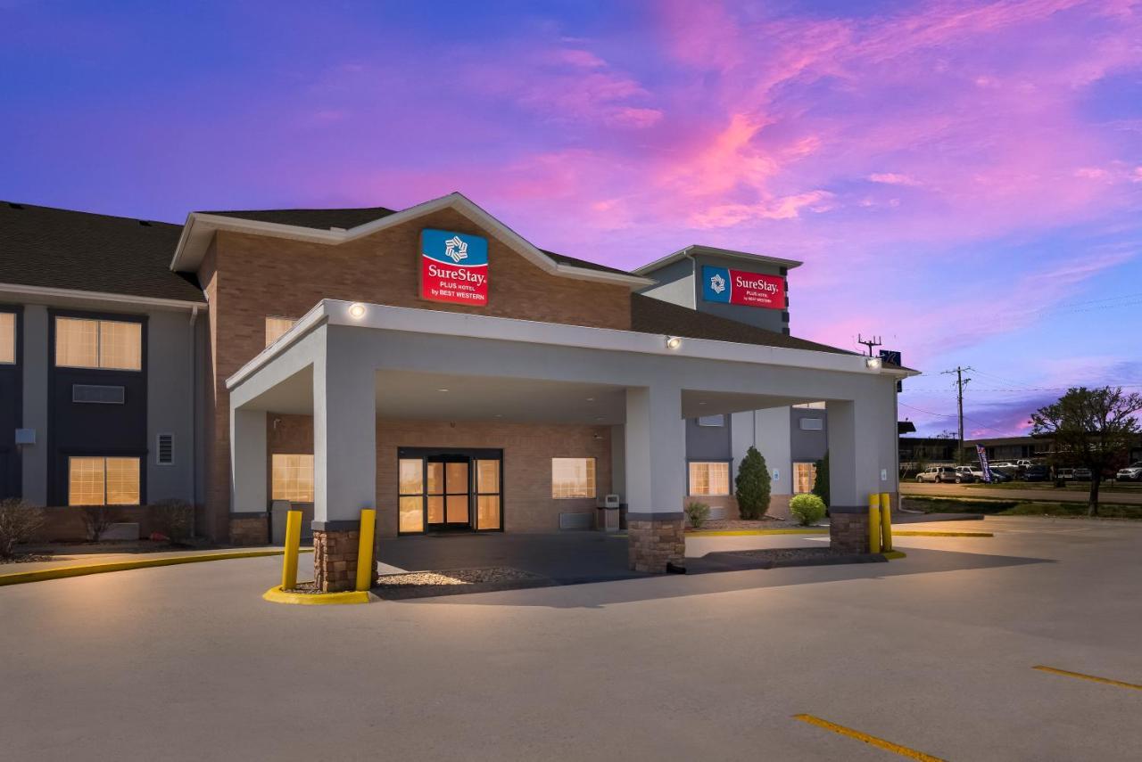 Surestay Plus Hotel By Best Western Topeka Esterno foto