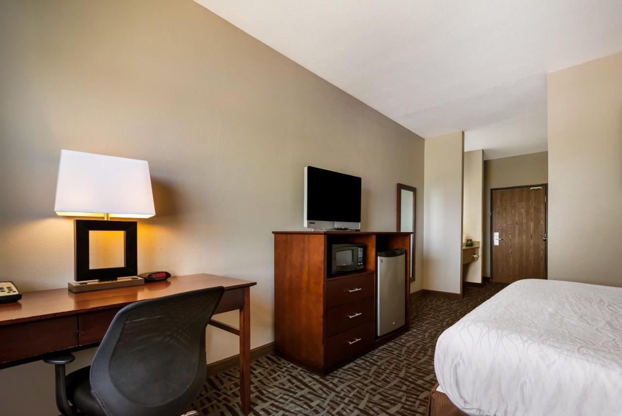 Surestay Plus Hotel By Best Western Topeka Esterno foto