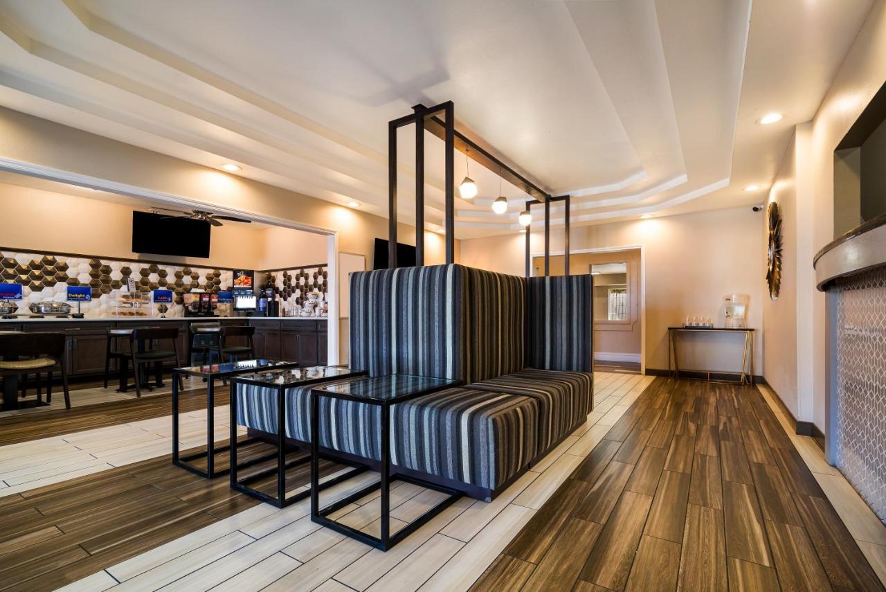 Surestay Plus Hotel By Best Western Topeka Esterno foto