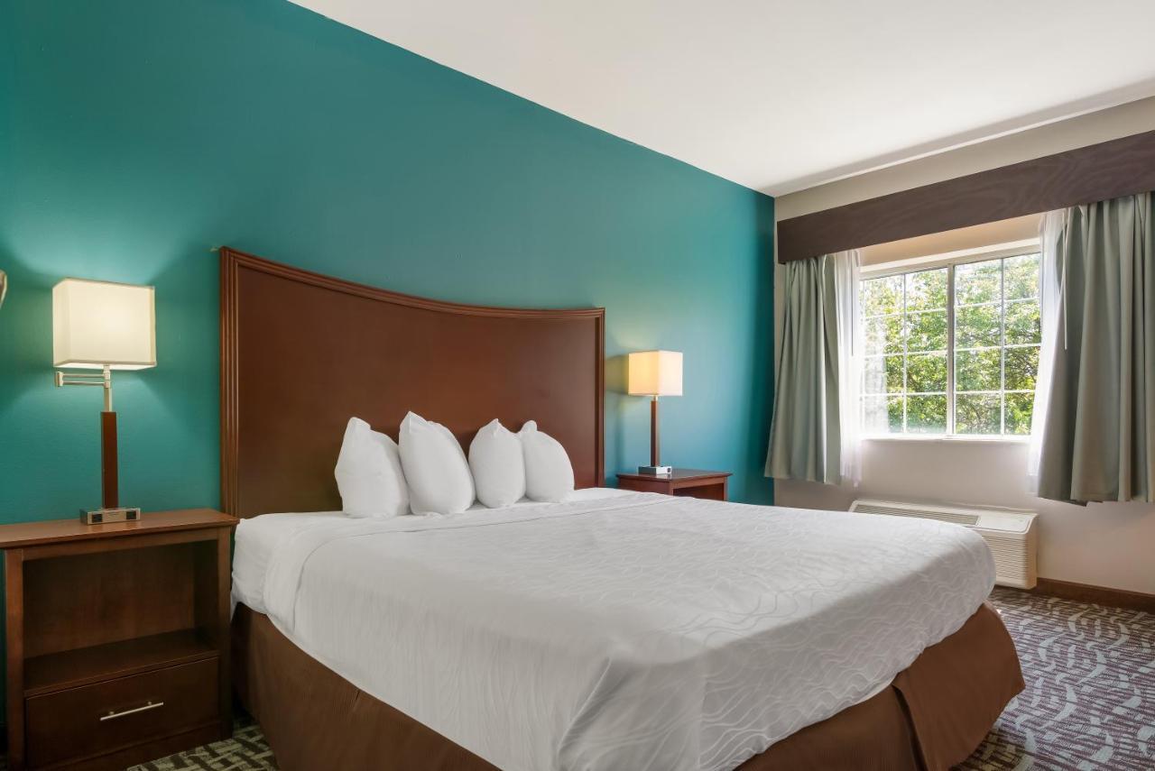 Surestay Plus Hotel By Best Western Topeka Esterno foto