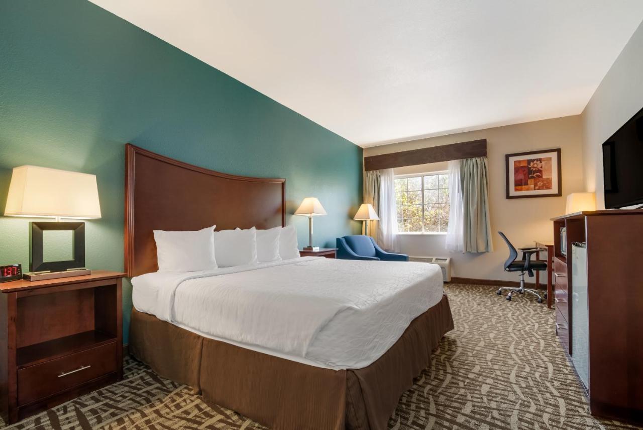 Surestay Plus Hotel By Best Western Topeka Esterno foto