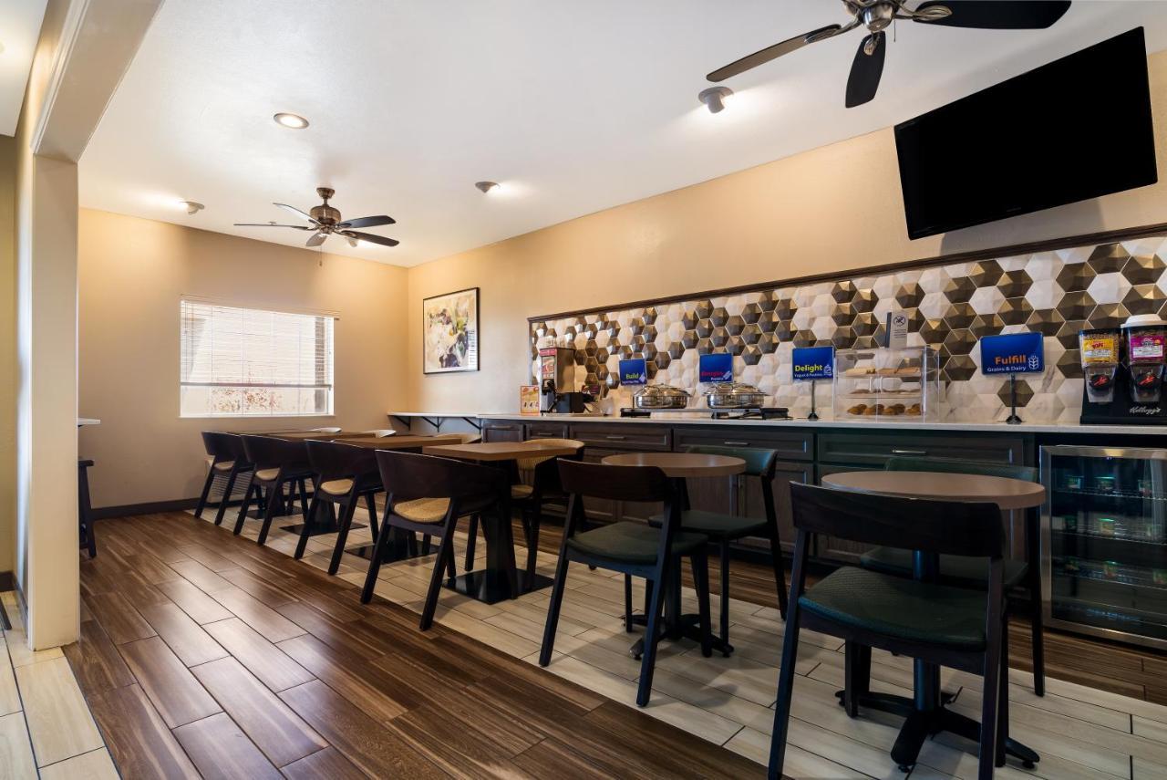 Surestay Plus Hotel By Best Western Topeka Esterno foto
