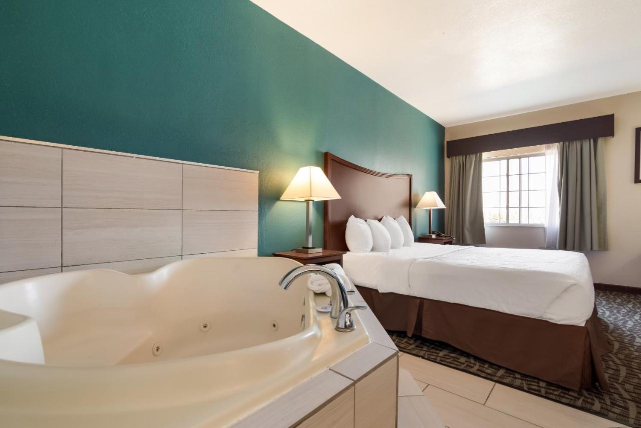 Surestay Plus Hotel By Best Western Topeka Esterno foto