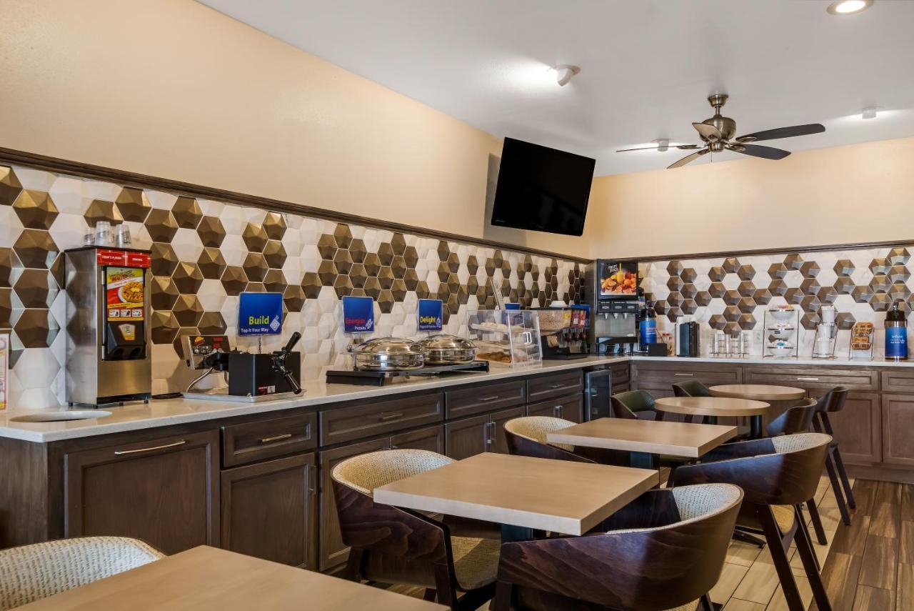 Surestay Plus Hotel By Best Western Topeka Esterno foto