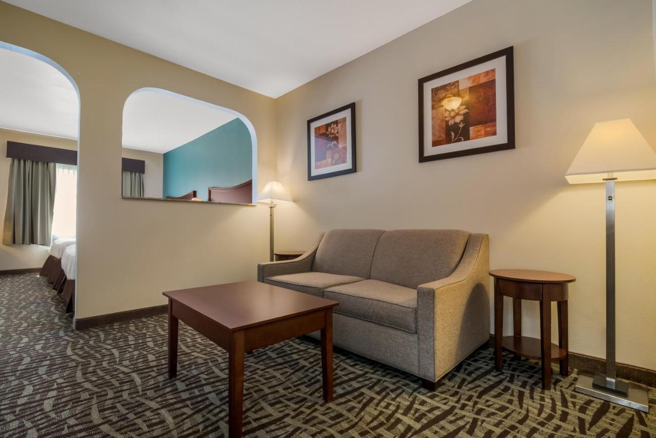 Surestay Plus Hotel By Best Western Topeka Esterno foto