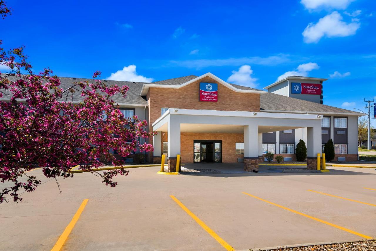 Surestay Plus Hotel By Best Western Topeka Esterno foto