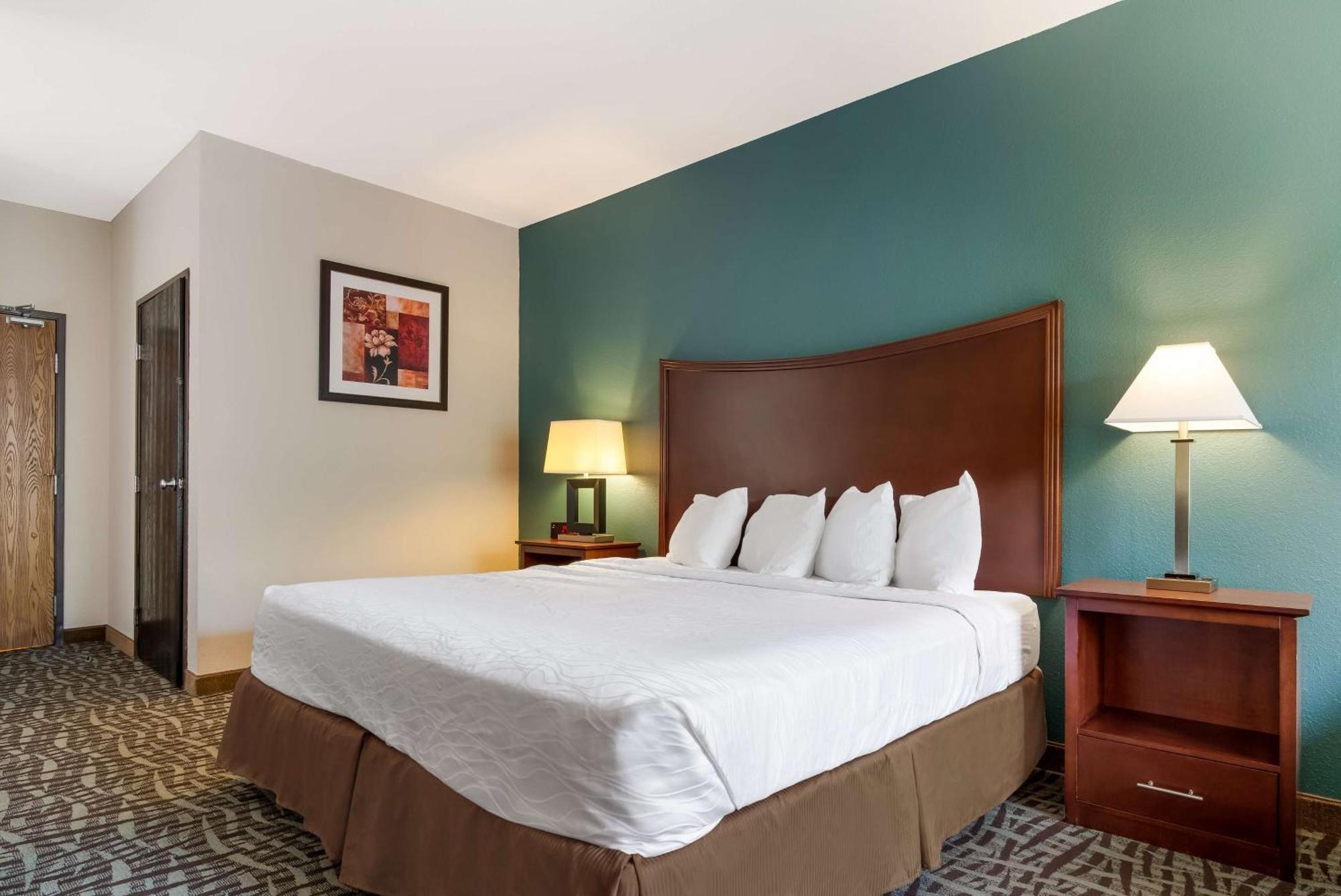 Surestay Plus Hotel By Best Western Topeka Esterno foto