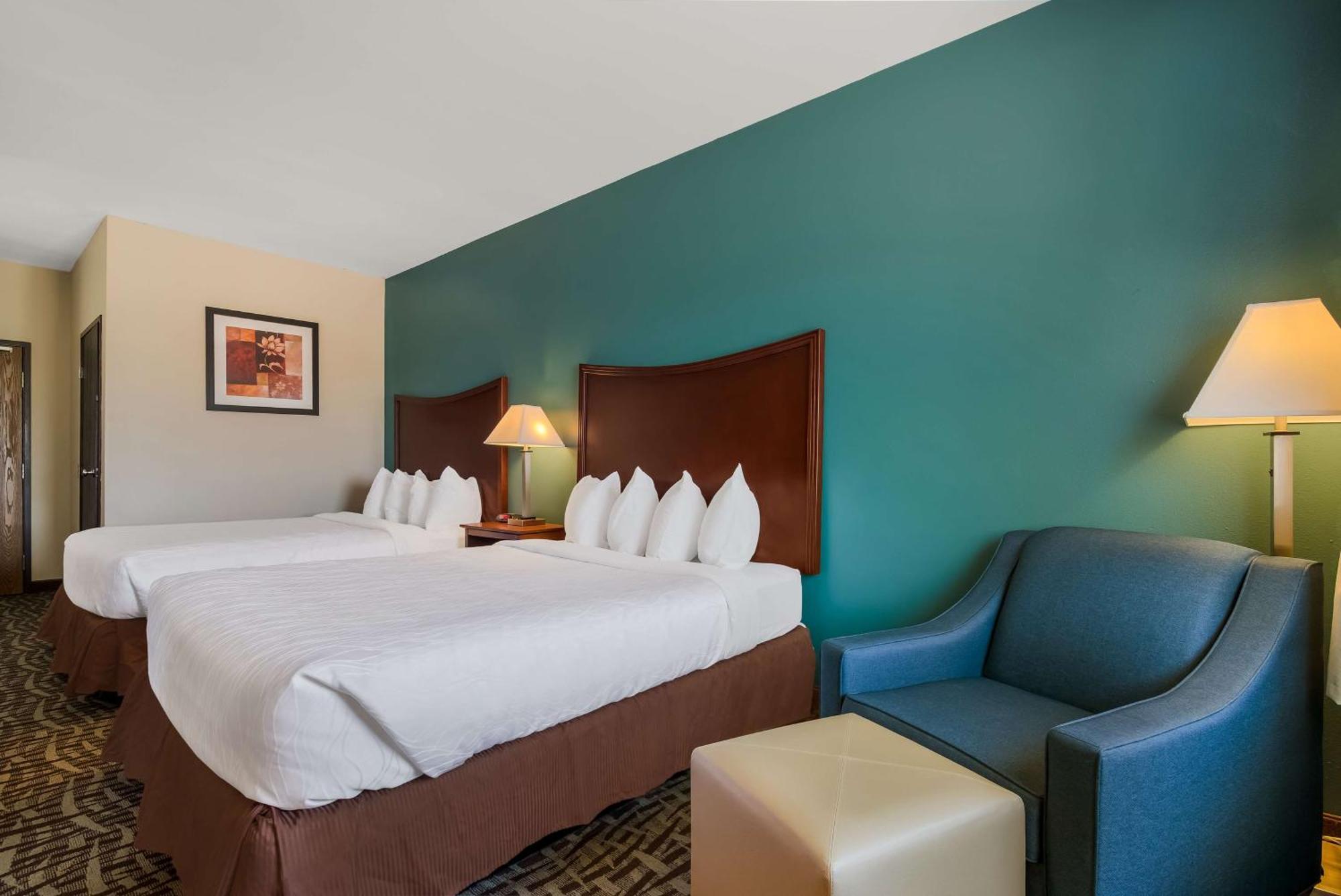 Surestay Plus Hotel By Best Western Topeka Esterno foto