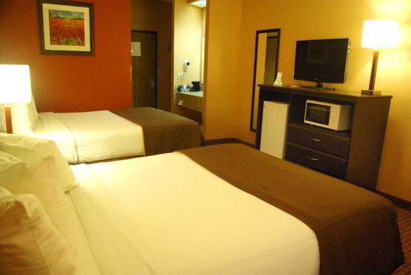 Surestay Plus Hotel By Best Western Topeka Esterno foto