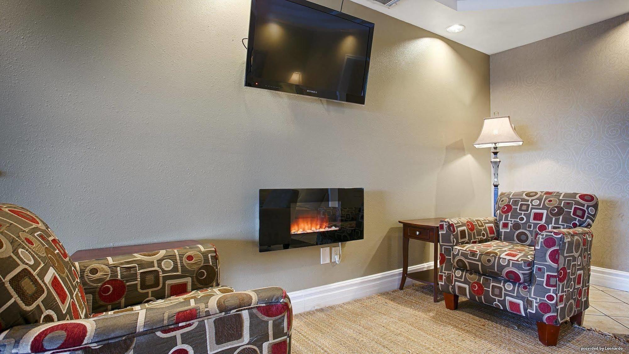 Surestay Plus Hotel By Best Western Topeka Esterno foto