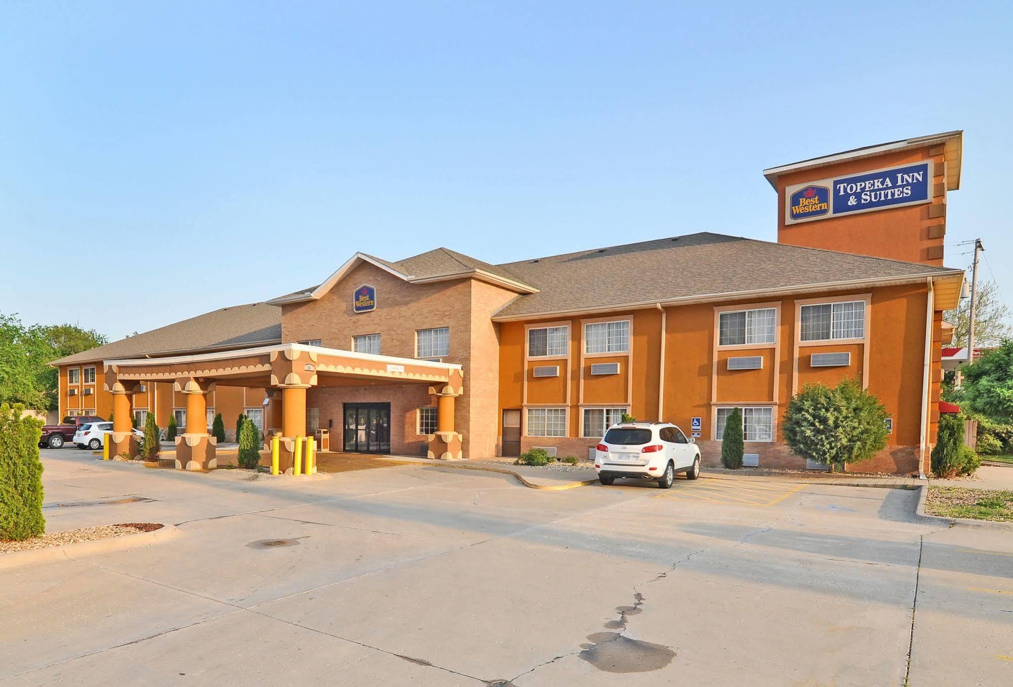 Surestay Plus Hotel By Best Western Topeka Esterno foto