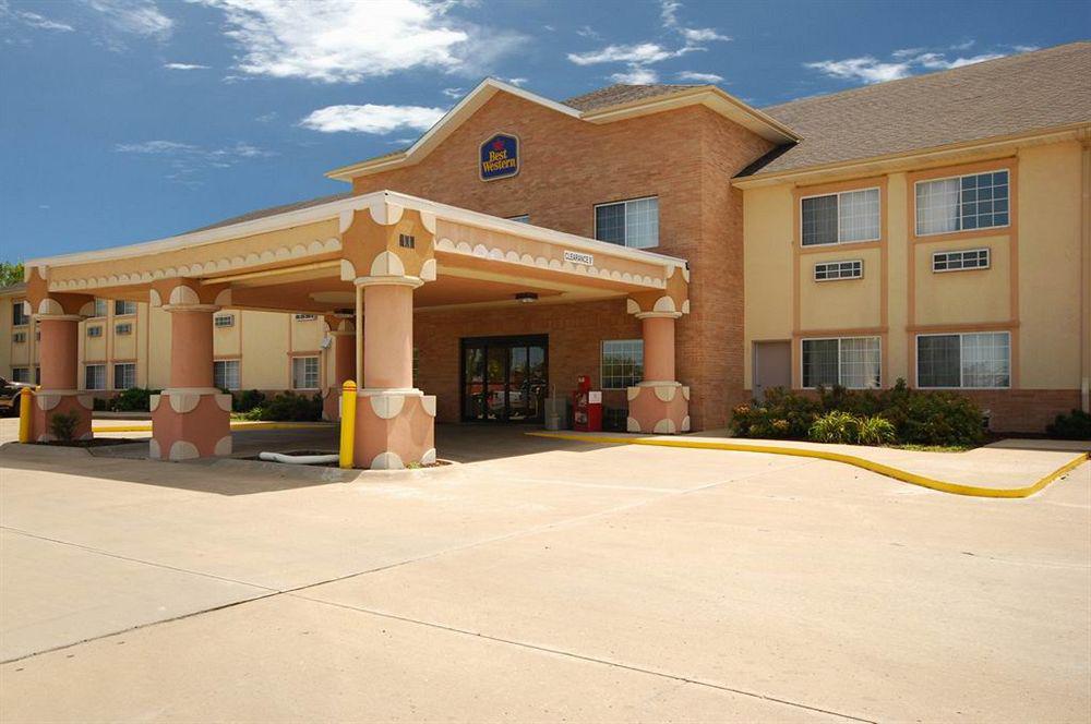 Surestay Plus Hotel By Best Western Topeka Esterno foto